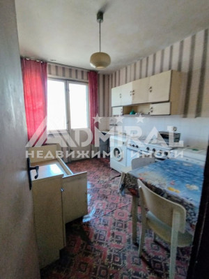 Продава двустаен апартамент в ж.к. Зорница
