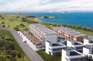 ТРИетажна къща със собствен басейн и две паркоместа в двора на на ПЪРВА ЛИНИЯ МОРЕ!!