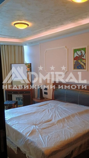 Продава двустаен на първа линия море в гр.Свети Влас