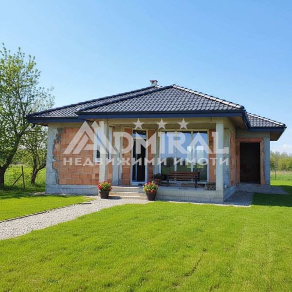 Нова едноетажна къща в с.Тръстиково