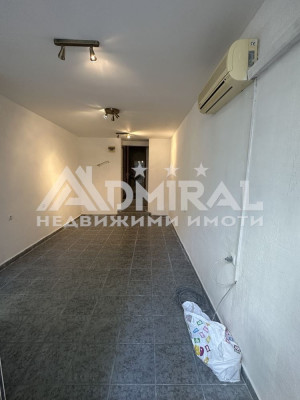 Продава офис в Супер Център