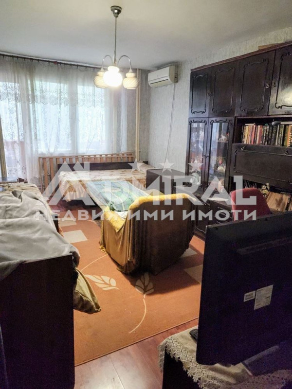 ТОП оферта от ADMRAL Real Estate - Двустаен апартамент с отделна кухня, ж.к. 