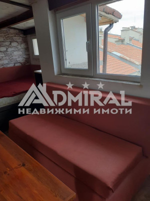 Цената е в локацията – ателие в центъра на Бургас за ремонт