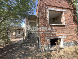 Възможност за инвестиция и нов дом сред природа и спокойствие