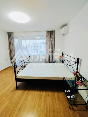 Продава тристаен апартамент в кв.Сарафово