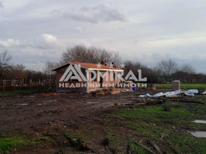 Обзаведена едноетажна къща с просторен парцел в с. Тръстиково – Отличен избор за тишина и комфорт