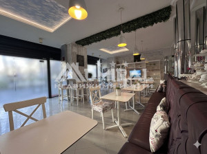 Работещ търговски обект в Славейков | Партер | Големи витрини | 10 м лице