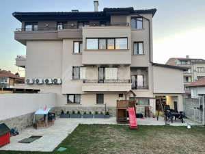 АDMIRAL продава самостоятелни 2- етажа от къща, гр. Ахелой