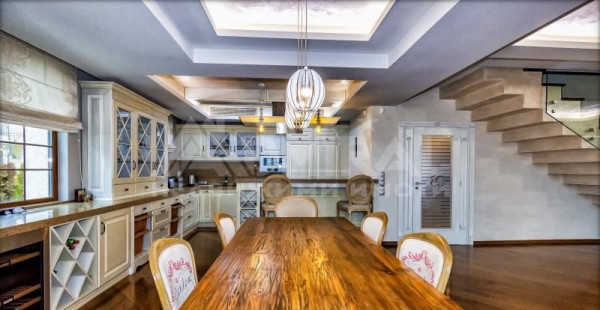 Продажба Къща гр. Бургас - Сарафово 450m²