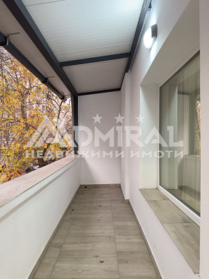 Тристаен  апартамент под наем с гараж и паркомясто на ул. 