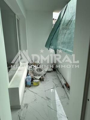 Двустаен апартамент след основен ремонт с южно изложение в кв. Обеля 2