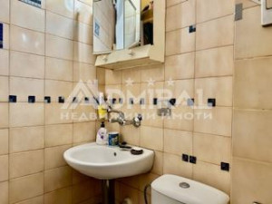 Продава се двустаен апартамент с гараж в кв. Възраждане, Бургас – 125 000 €