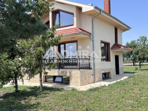 САМОСТОЯТЕЛНА ДВУЕТАЖНА КЪЩА С ПРОСТОРЕН ДВОР САМО НА 16 КМ ОТ ГР. БУРГАС