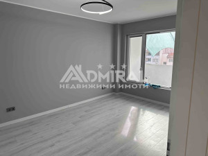 Двустаен апартамент след основен ремонт с южно изложение в кв. Обеля 2