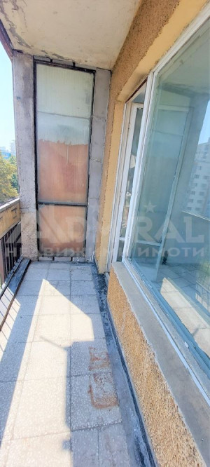 Адмирал продава двустаен панелен  апартамент в  комплекс Зорница. в гр. Бургас .