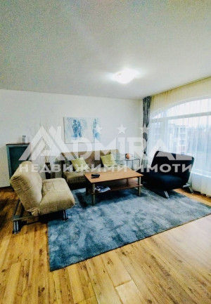 Продава тристаен апартамент в кв.Сарафово
