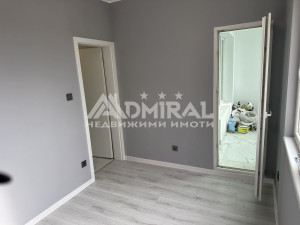 Двустаен апартамент след основен ремонт с южно изложение в кв. Обеля 2