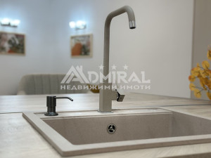 Тристаен  апартамент под наем с гараж и паркомясто на ул. 