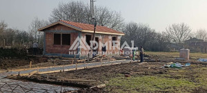 Обзаведена едноетажна къща с просторен парцел в с. Тръстиково – Отличен избор за тишина и комфорт