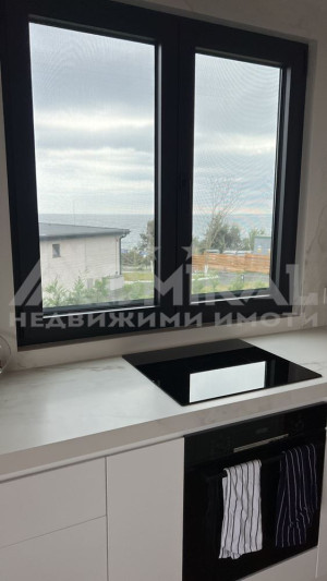 БУНГАЛО с фронтална гледка към Море и Планина
