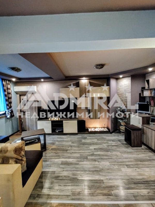 Продава тристаен апартамент в ж.к. Възраждане