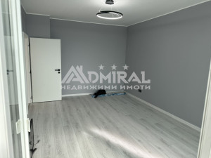 Двустаен апартамент след основен ремонт с южно изложение в кв. Обеля 2