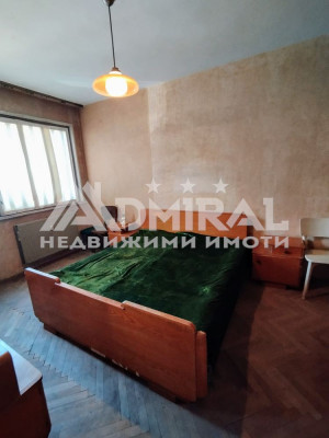 Продава двустаен апартамент в ж.к. Зорница