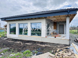 Едноетажна сглобяема къща пред Акт 16 с парцел 405 кв.м — ексклузивно предложение от ADMIRAL Имоти