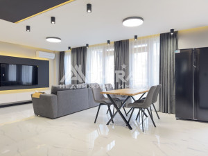 Луксозен тристаен апартамент с ново обзавеждане и отлична локация в Несебър – на минути от плажа