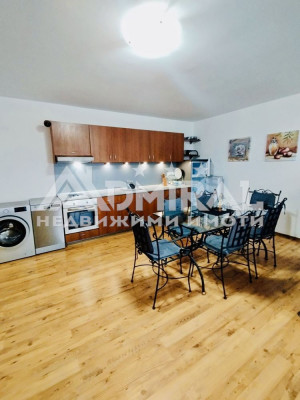 Продава тристаен апартамент в кв.Сарафово