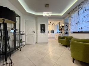 АDMIRAL продава самостоятелни 2- етажа от къща, гр. Ахелой