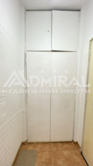 Просторен и светъл апартамент в широкия център на Бургас