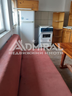 Цената е в локацията – ателие в центъра на Бургас за ремонт