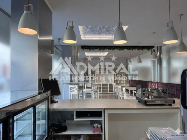 Работещ търговски обект в Славейков | Партер | Големи витрини | 10 м лице