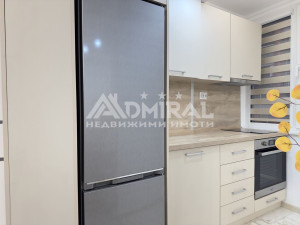 Тристаен  апартамент под наем с гараж и паркомясто на ул. 