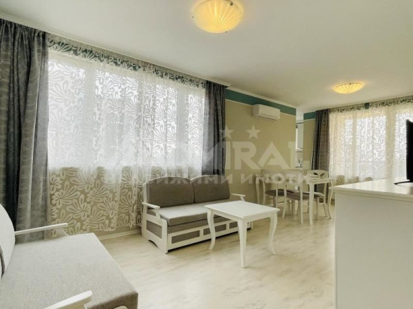 Луксозен  2-стаен с гедка МОРЕ гр. Поморие -  77m²
