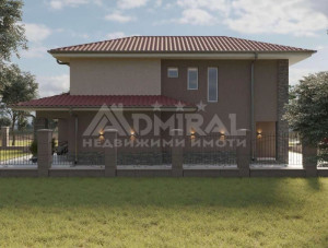 Самостоятелна двуетажна къща с двор