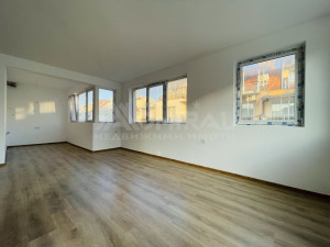 ADMIRAL продава голям, светъл тристаен апартамент до Централния плаж, гр. Поморие