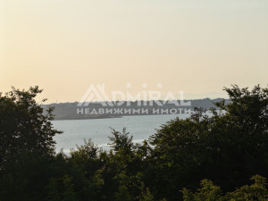 Морска панорама без компромис – луксозен тристаен в Мисаря