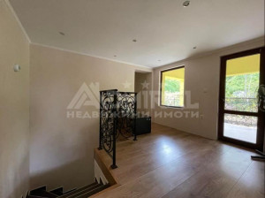Еднофамилна двуетажна къща в с. Атия 130 m²