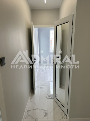 Двустаен апартамент след основен ремонт с южно изложение в кв. Обеля 2