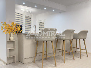 Тристаен  апартамент под наем с гараж и паркомясто на ул. 