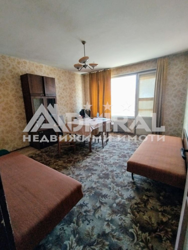 Продава двустаен апартамент в ж.к. Зорница