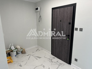 Двустаен апартамент след основен ремонт с южно изложение в кв. Обеля 2