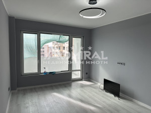 Двустаен апартамент след основен ремонт с южно изложение в кв. Обеля 2