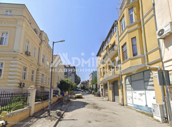 Четиристаен апартамент в историческа сграда в Бургас