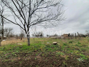 Самостоятелна обзаведена двуетажна къща с голям двор в с.Полски извор.
