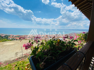 Къща с фронтална гледка море и шест спални