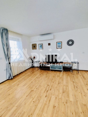 Продава тристаен апартамент в кв.Сарафово