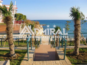 Продава двустаен на първа линия море в гр.Свети Влас